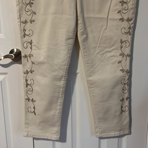 Cream embroidered pants - Picture 3 of 6